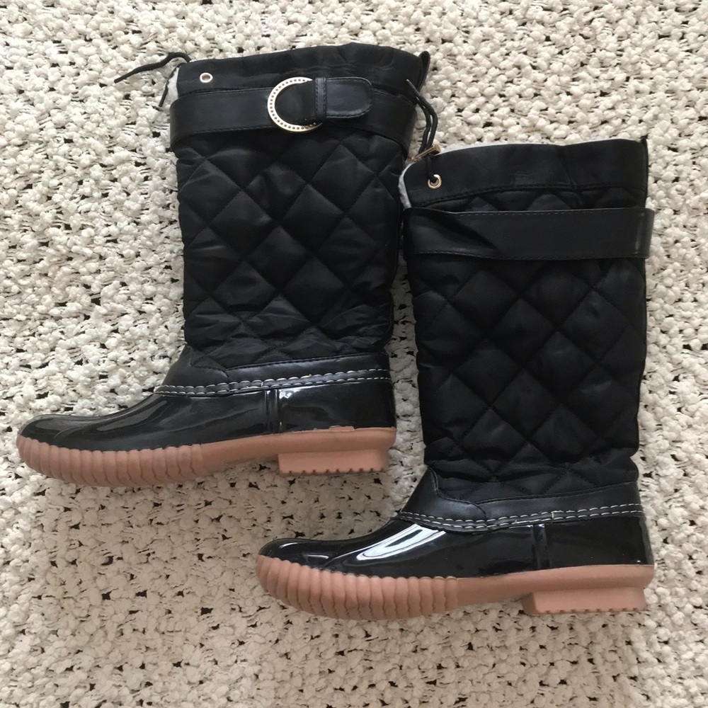 Woman’s snow boot